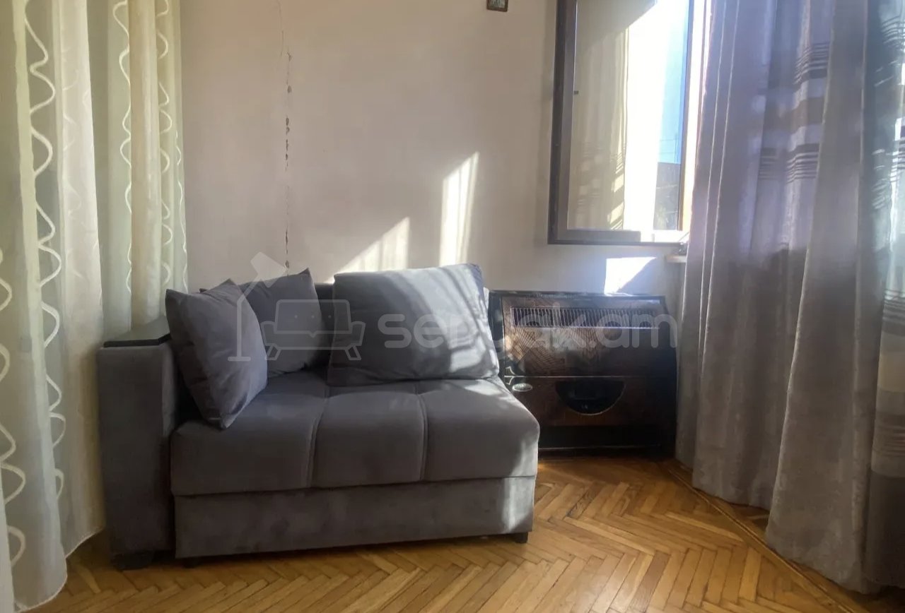 2 Սենյականոց Բնակարան Քարե Շենքում, 56քմ, 2/2 հարկ, Նորմալ Վիճակում, Կահավորված