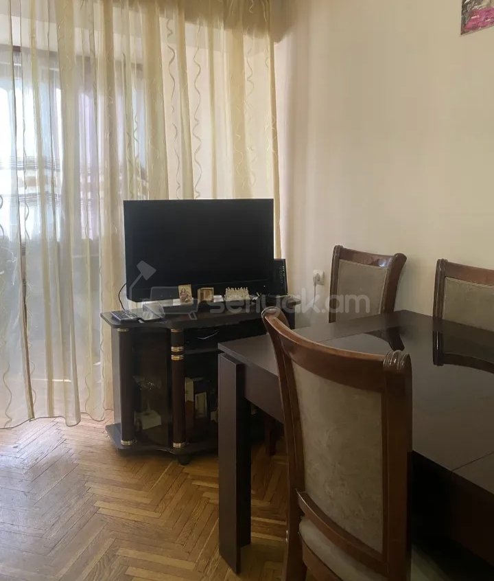 2 Սենյականոց Բնակարան Քարե Շենքում, 56քմ, 2/2 հարկ, Նորմալ Վիճակում, Կահավորված