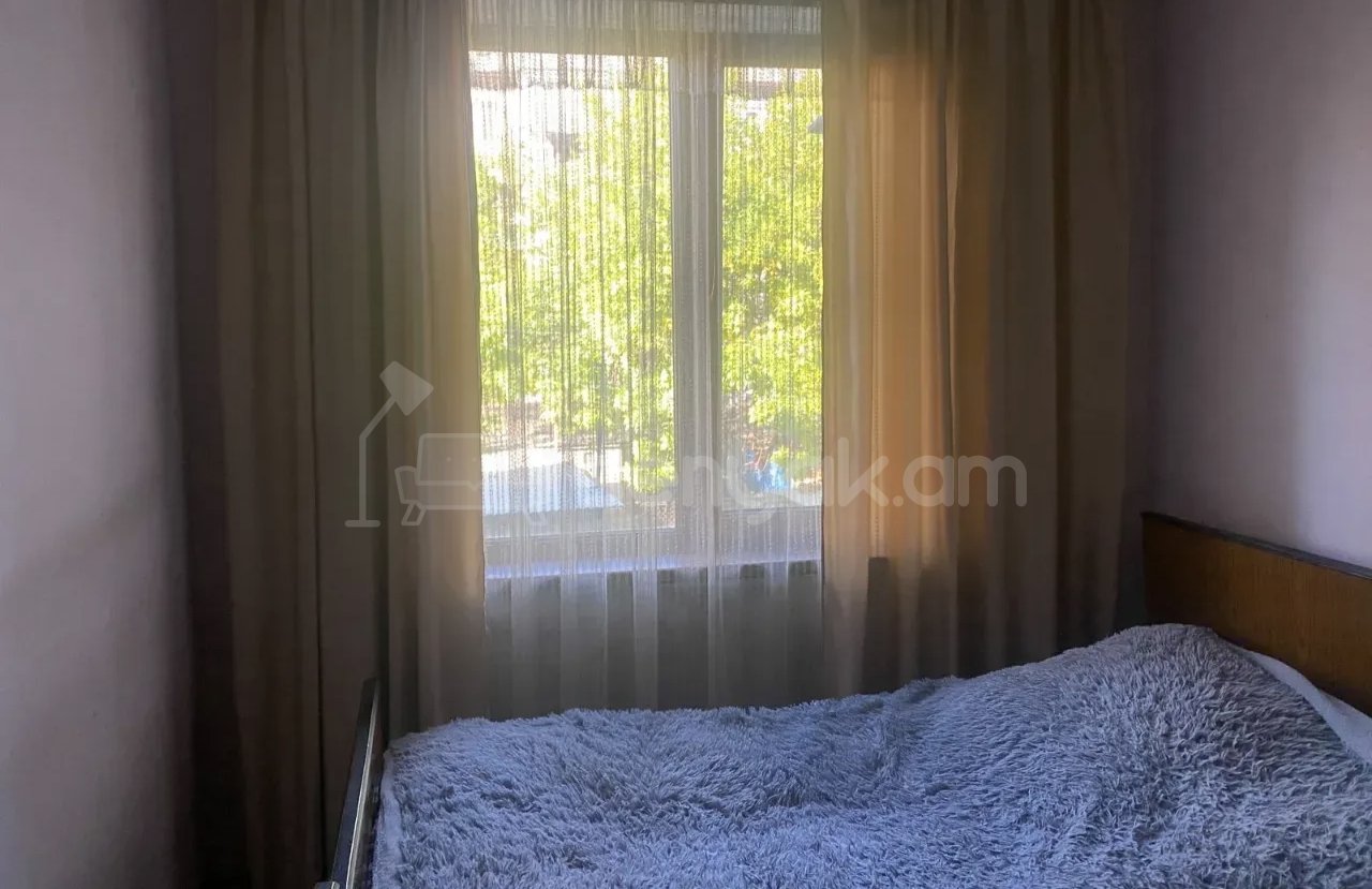 2 Սենյականոց Բնակարան Քարե Շենքում, 56քմ, 2/2 հարկ, Նորմալ Վիճակում, Կահավորված