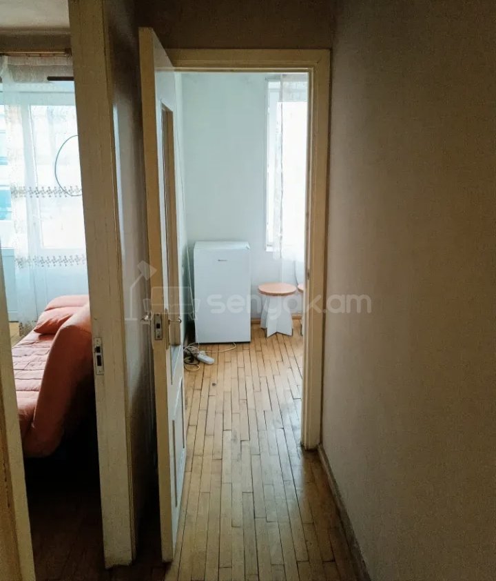 1 Սենյականոց Բնակարան Քարե Շենքում, 40քմ, 3/5 հարկ, Նորմալ Վիճակում, Կահավորված