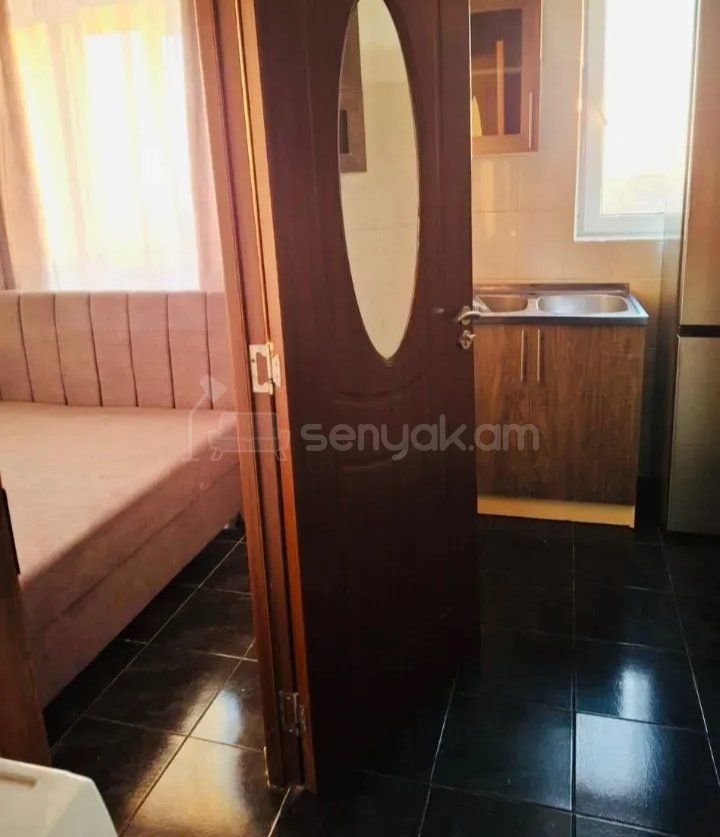 2 Սենյականոց Բնակարան Քարե Շենքում, 48քմ, 5/8 հարկ, Նորմալ Վիճակում, Կահավորված, Արևկող