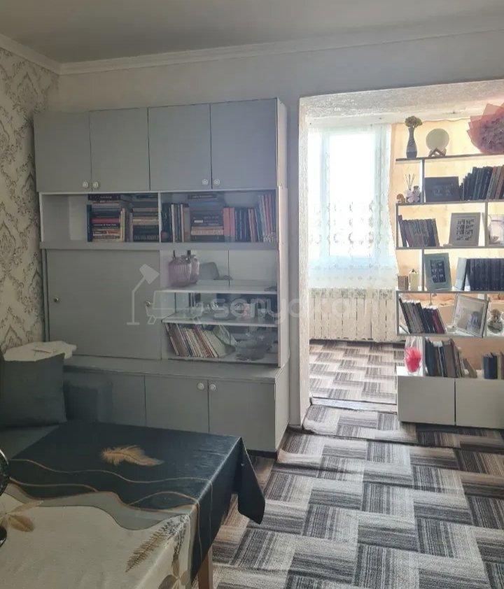 1 Սենյականոց Բնակարան Քարե Շենքում, 40քմ, 3/5 հարկ, Նորմալ Վիճակում, Կահավորված