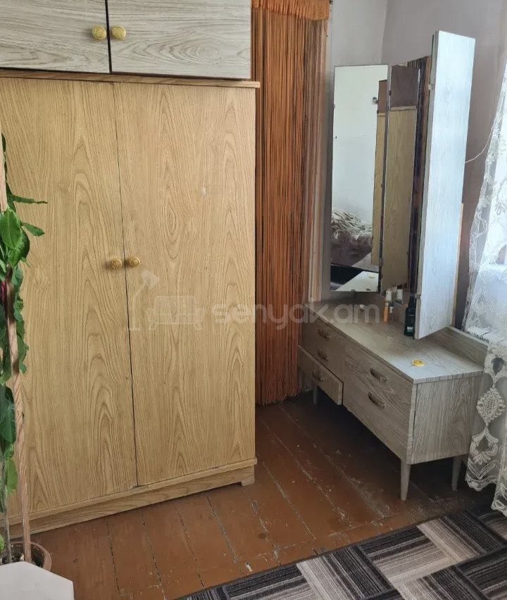 1 Սենյականոց Բնակարան Քարե Շենքում, 40քմ, 3/5 հարկ, Նորմալ Վիճակում, Կահավորված