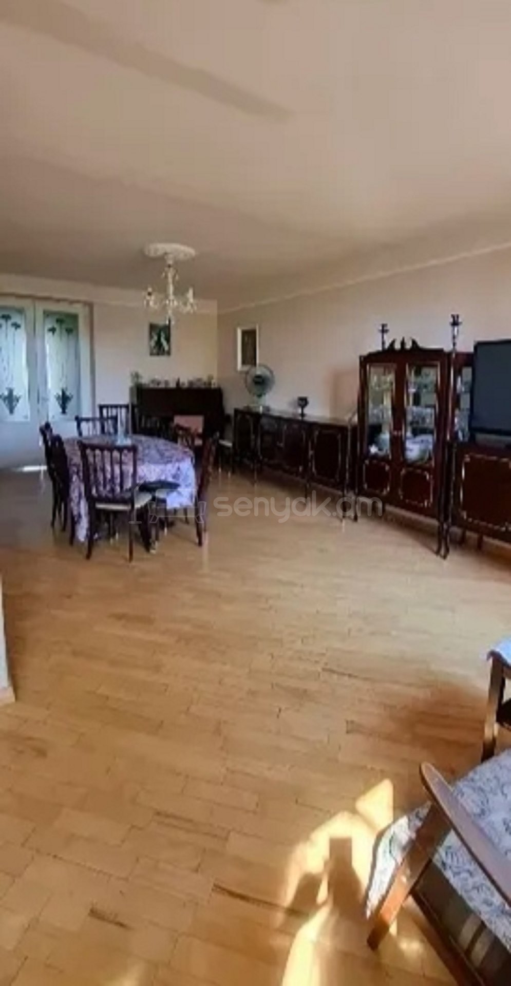 3 Սենյականոց Բնակարան Քարե Շենքում, 94քմ, 3/5 հարկ, Կապիտալ Վերանորոգված, Կահավորված