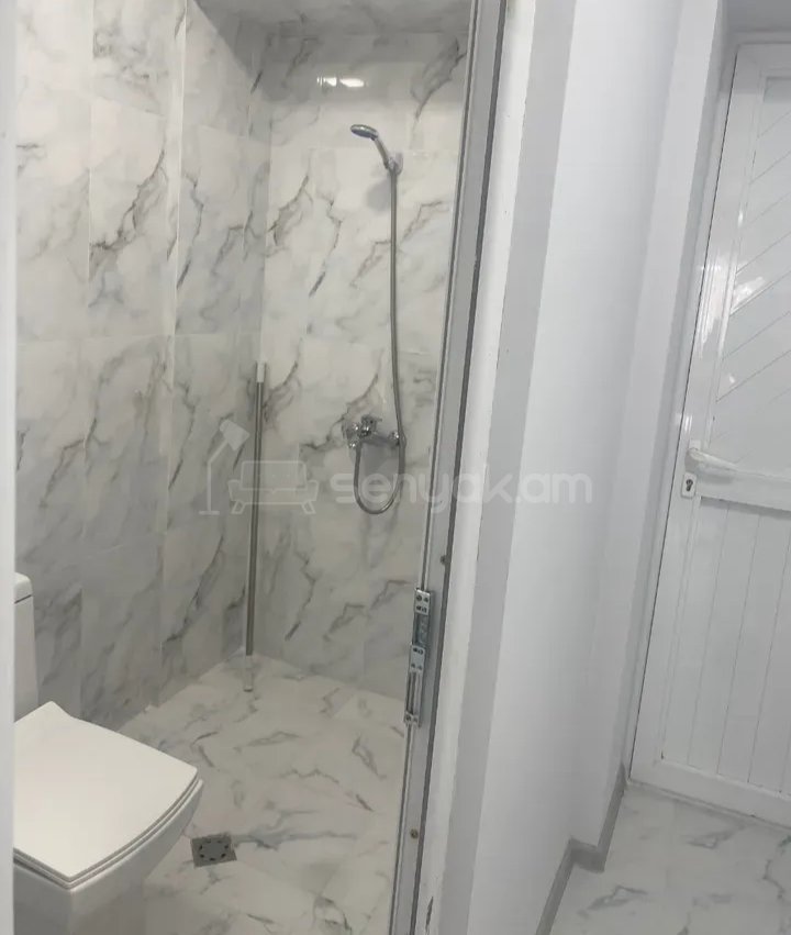 1 Սենյականոց Բնակարան Քարե Շենքում, 30քմ, 1/1 հարկ, Նորմալ Վիճակում, Կահավորված, Արևկող