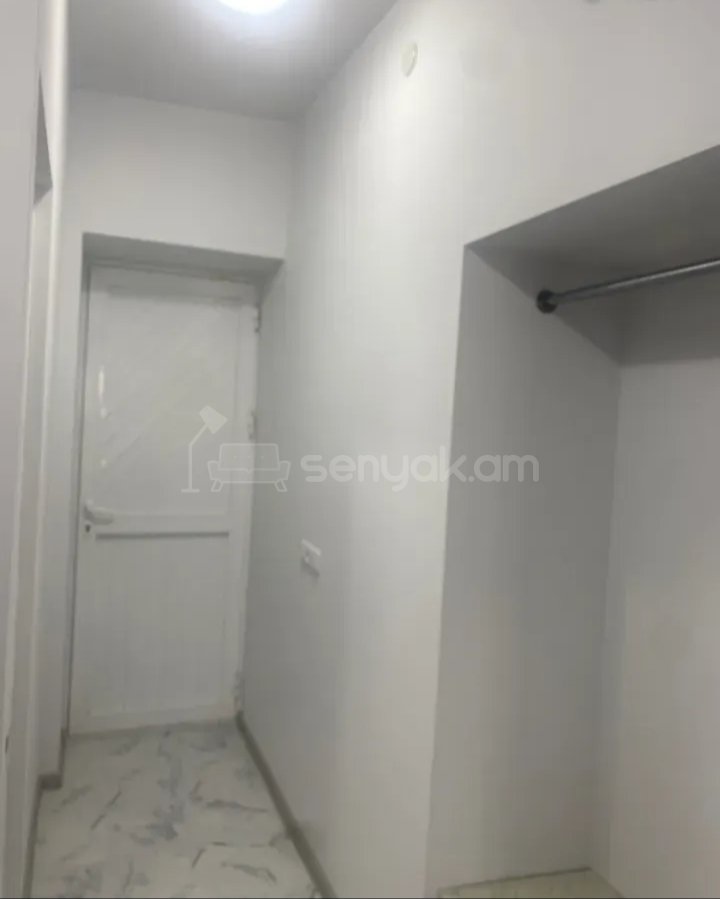 1 Սենյականոց Բնակարան Քարե Շենքում, 30քմ, 1/1 հարկ, Նորմալ Վիճակում, Կահավորված, Արևկող