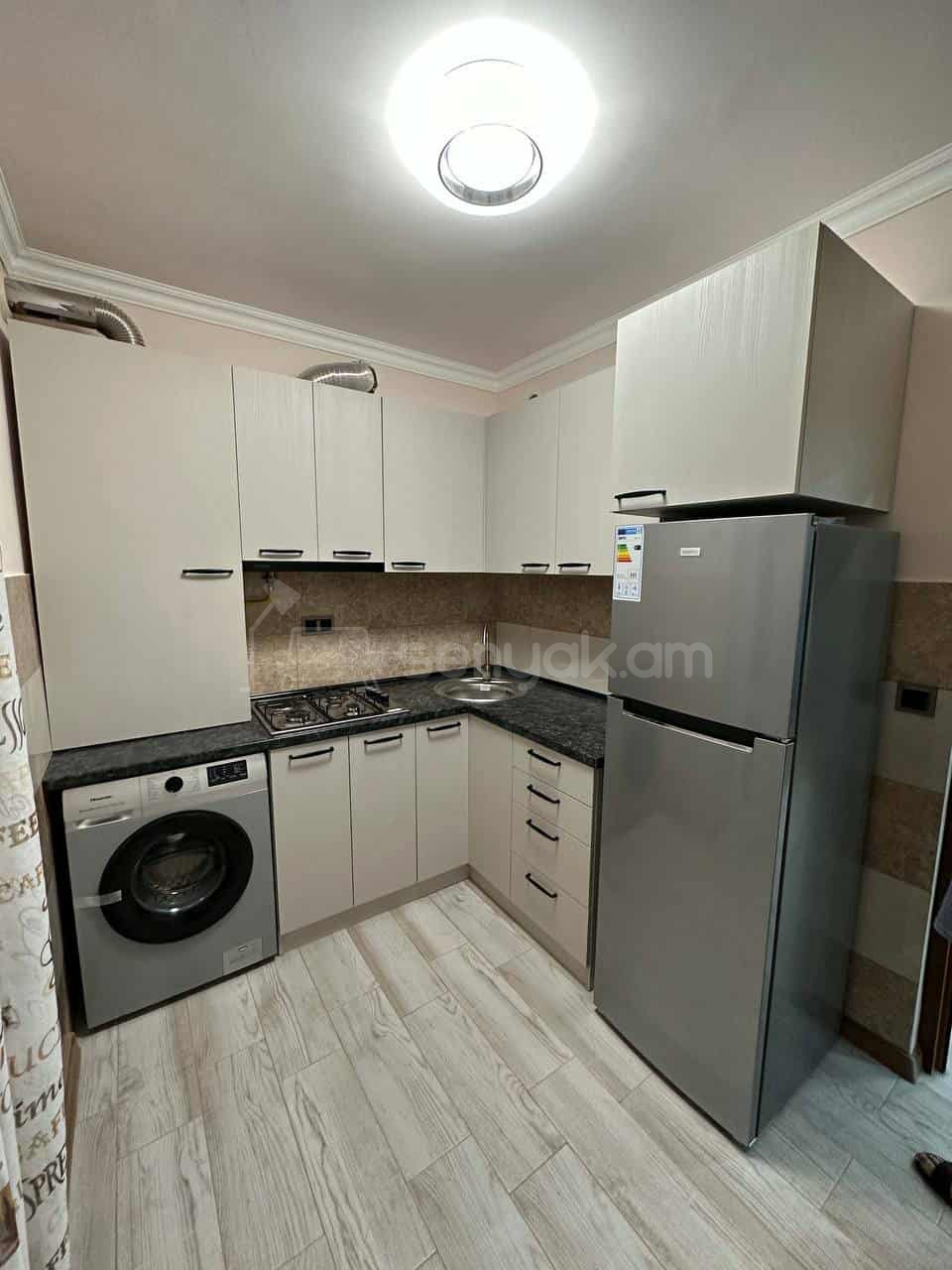 2 Սենյականոց Բնակարան Քարե Շենքում, 60քմ, 5/5 հարկ, Դիզայներական Վերանորոգված, Կահավորված, Արևկող