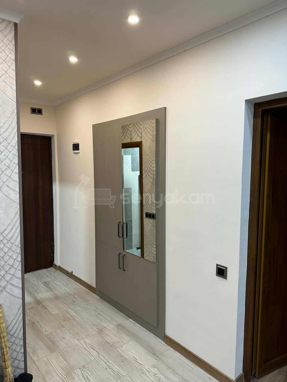 2 Սենյականոց Բնակարան Քարե Շենքում, 60քմ, 5/5 հարկ, Դիզայներական Վերանորոգված, Կահավորված, Արևկող