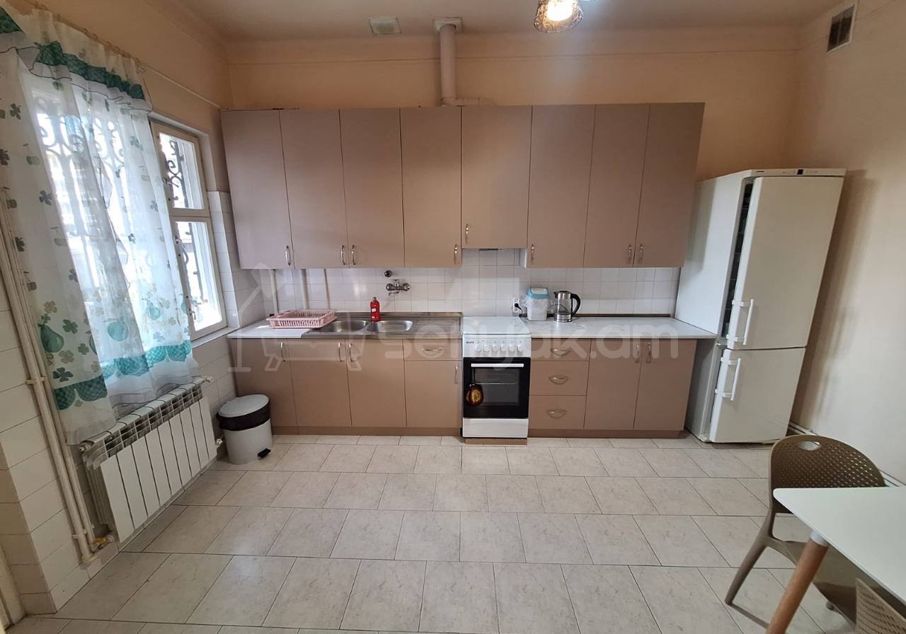 3 Սենյականոց Սեփական Տուն, 200քմ, Նորմալ Վիճակում, Կահավորված