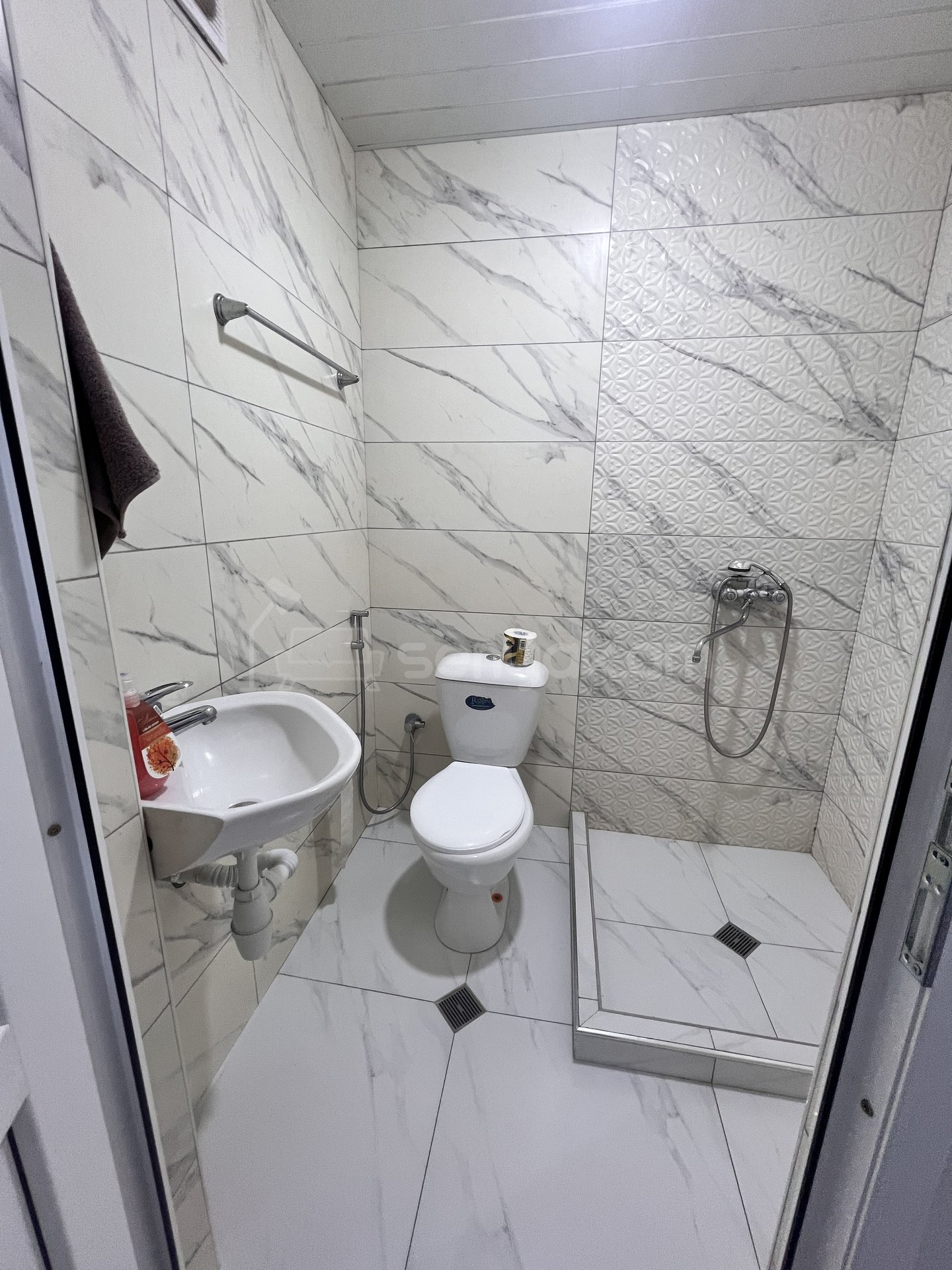 3 Սենյականոց Ամառանոց, 200քմ, Կահավորված, Լողավազանով, Ավտոտնակով