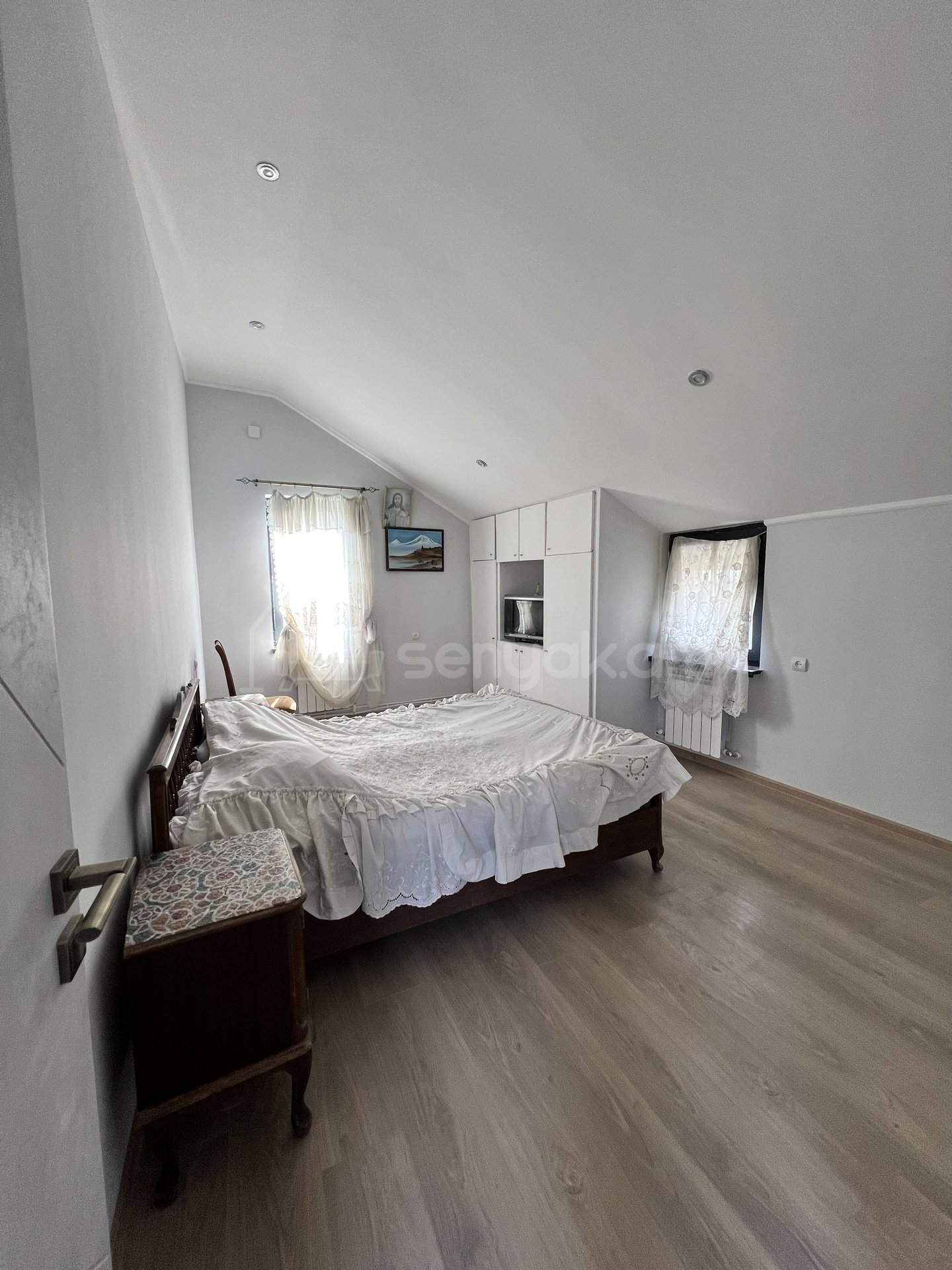 3 Սենյականոց Ամառանոց, 200քմ, Կահավորված, Լողավազանով, Ավտոտնակով