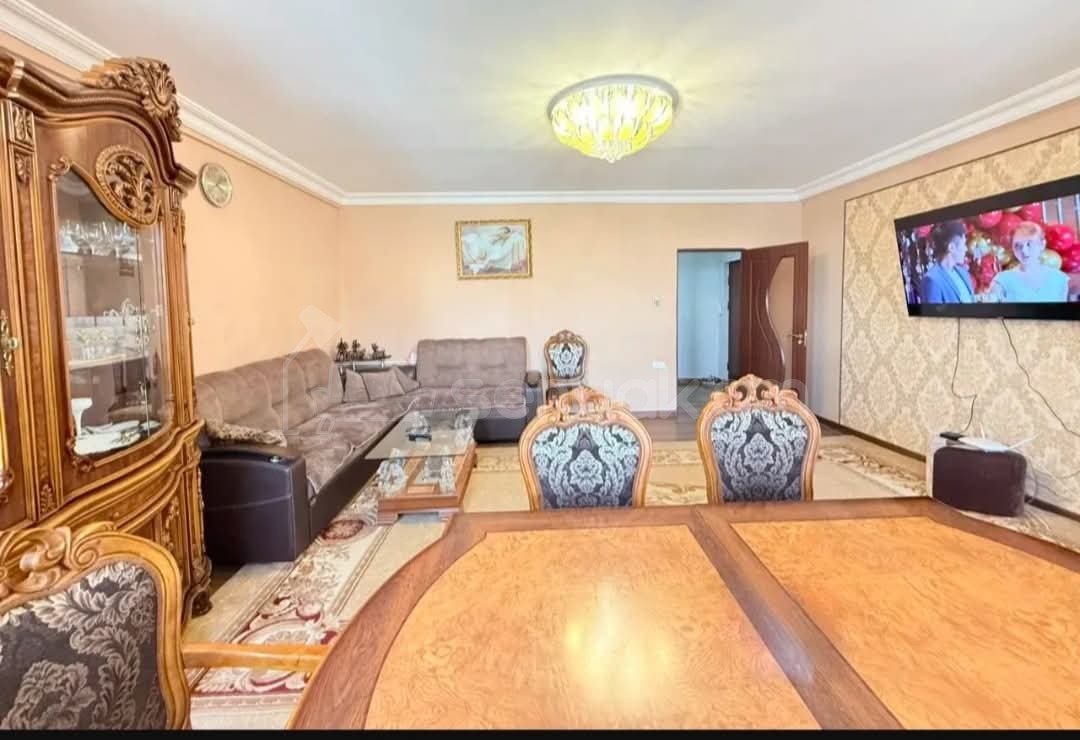 3 Սենյականոց Բնակարան, 90քմ, 8/9 հարկ, Կոսմետիկ Վերանորոգված, Կահավորված