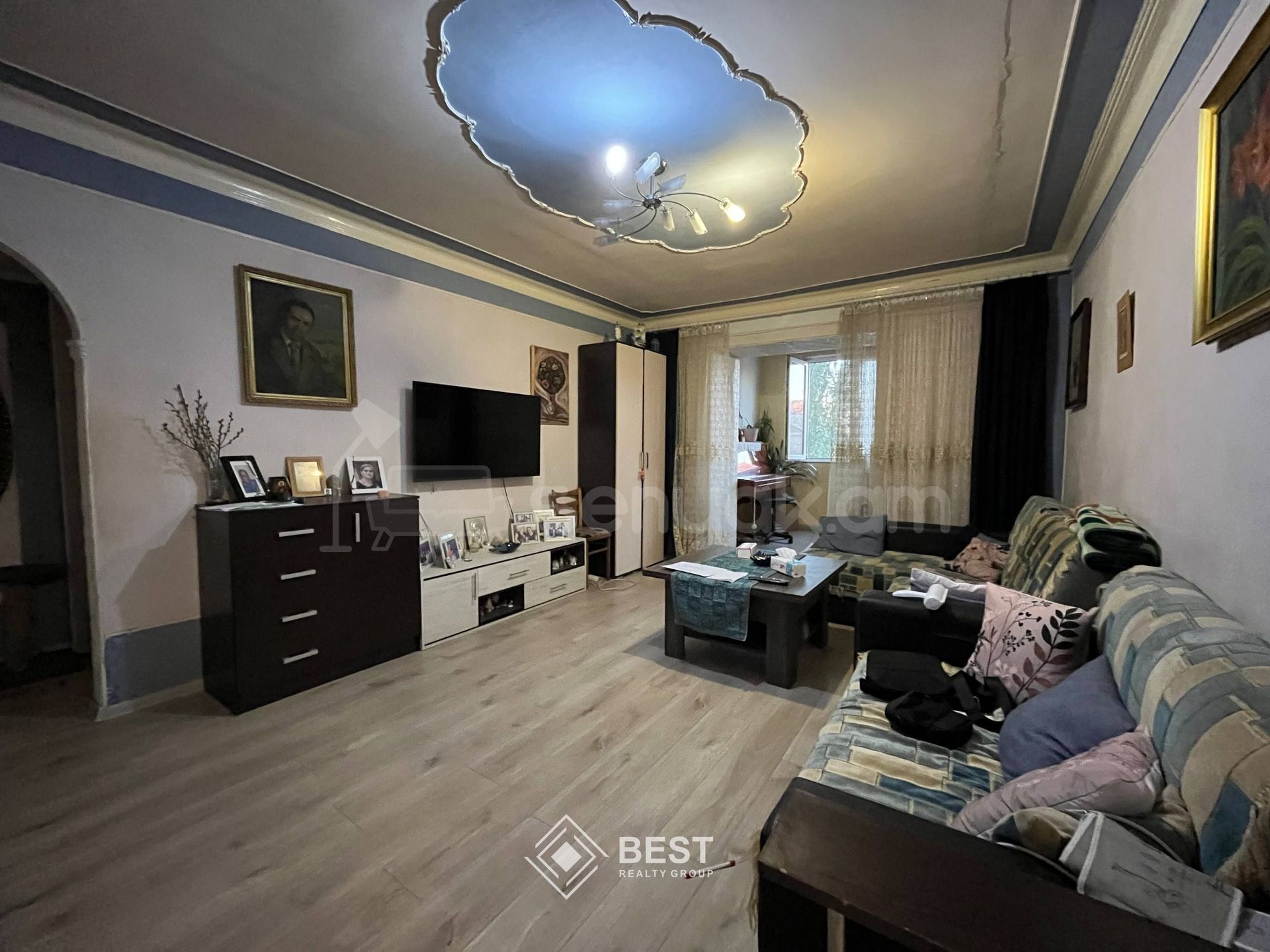 3 Սենյականոց Բնակարան Քարե Շենքում, 79քմ, 3/5 հարկ, Նորմալ Վիճակում