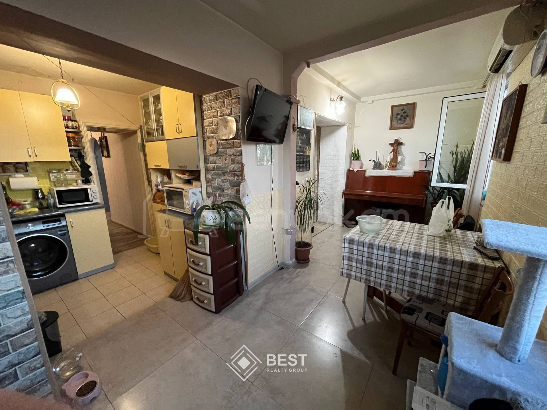 3 Սենյականոց Բնակարան Քարե Շենքում, 79քմ, 3/5 հարկ, Նորմալ Վիճակում