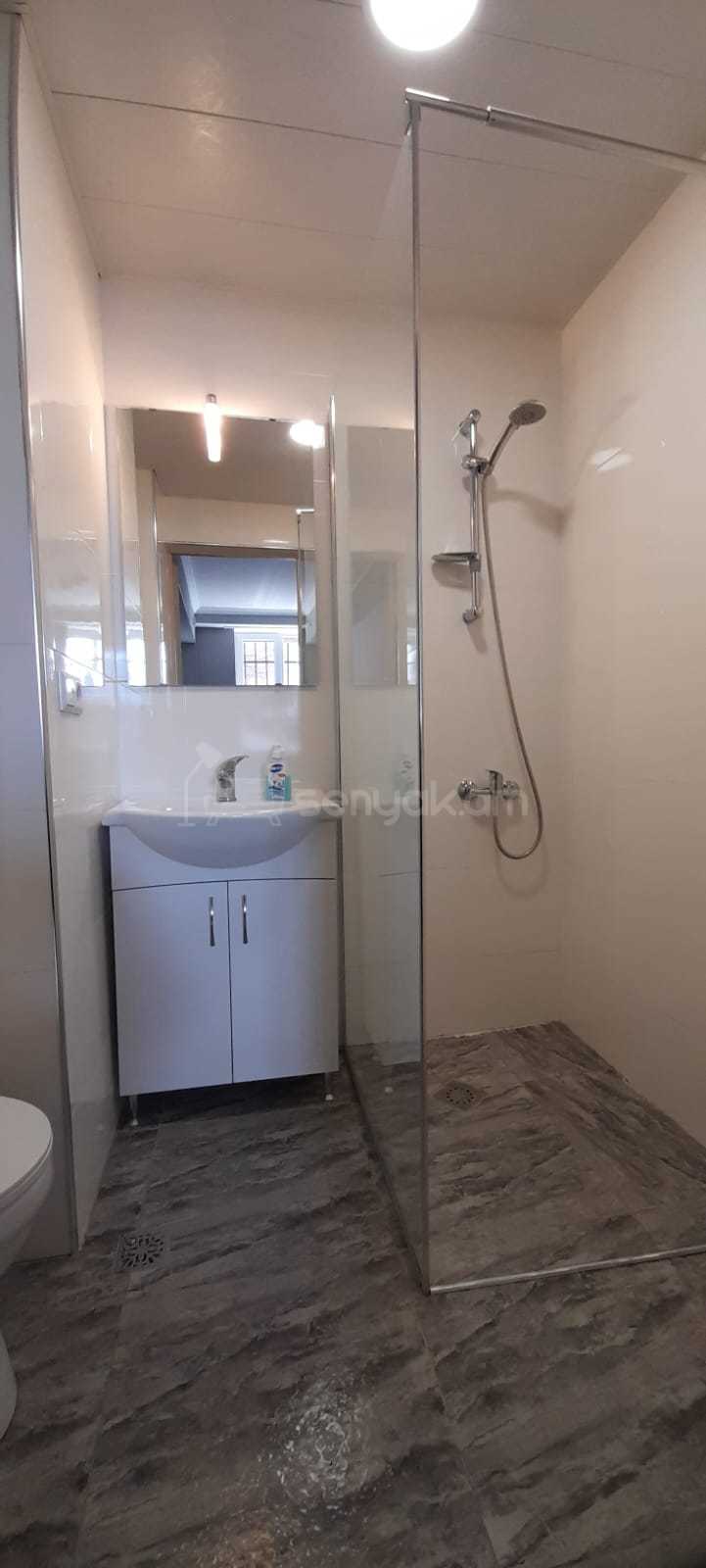 2 Սենյականոց Բնակարան, 40քմ, 1/9 հարկ, Դիզայներական Վերանորոգված, Կահավորված, Արևկող