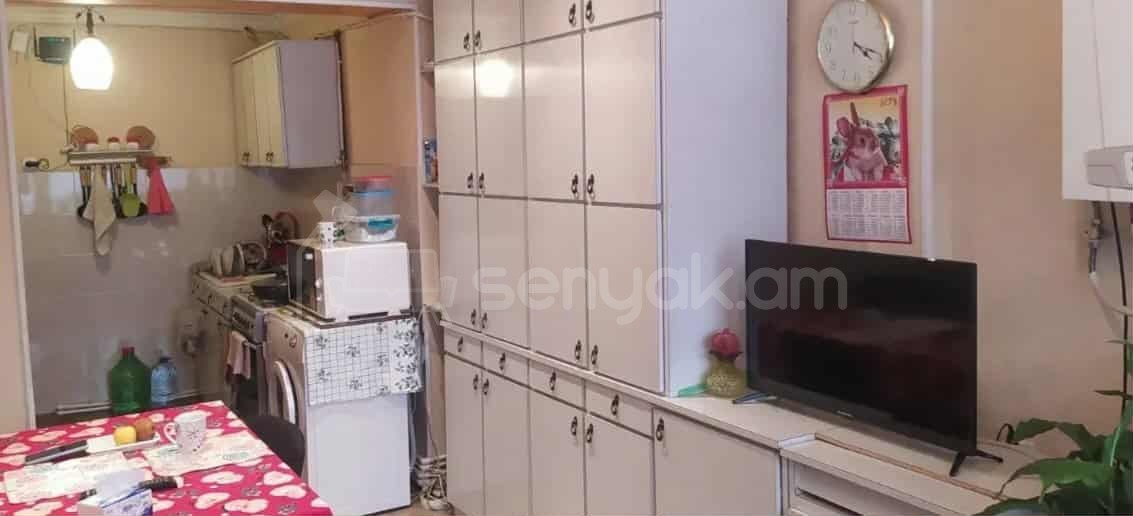 4 Սենյականոց Բնակարան Քարե Շենքում, 102քմ, 5/5 հարկ, Նորմալ Վիճակում