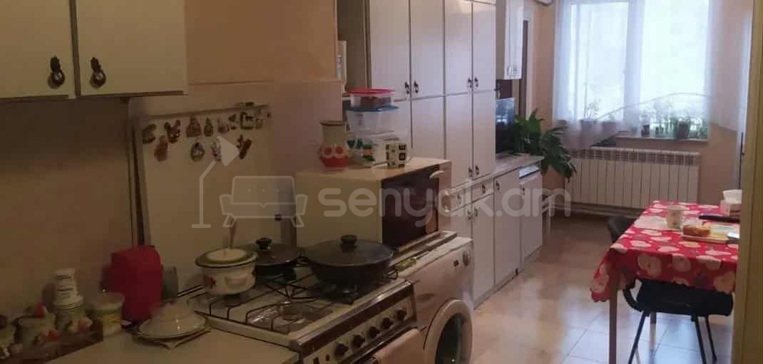 4 Սենյականոց Բնակարան Քարե Շենքում, 102քմ, 5/5 հարկ, Նորմալ Վիճակում