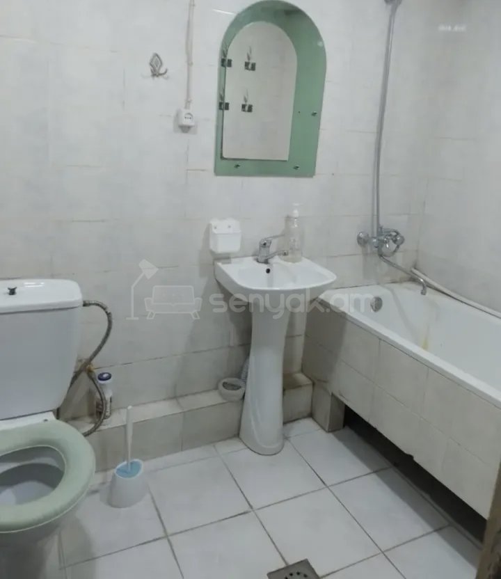 2 Սենյականոց Բնակարան Քարե Շենքում, 56քմ, 1/14 հարկ, Նորմալ Վիճակում, Կահավորված, Արևկող