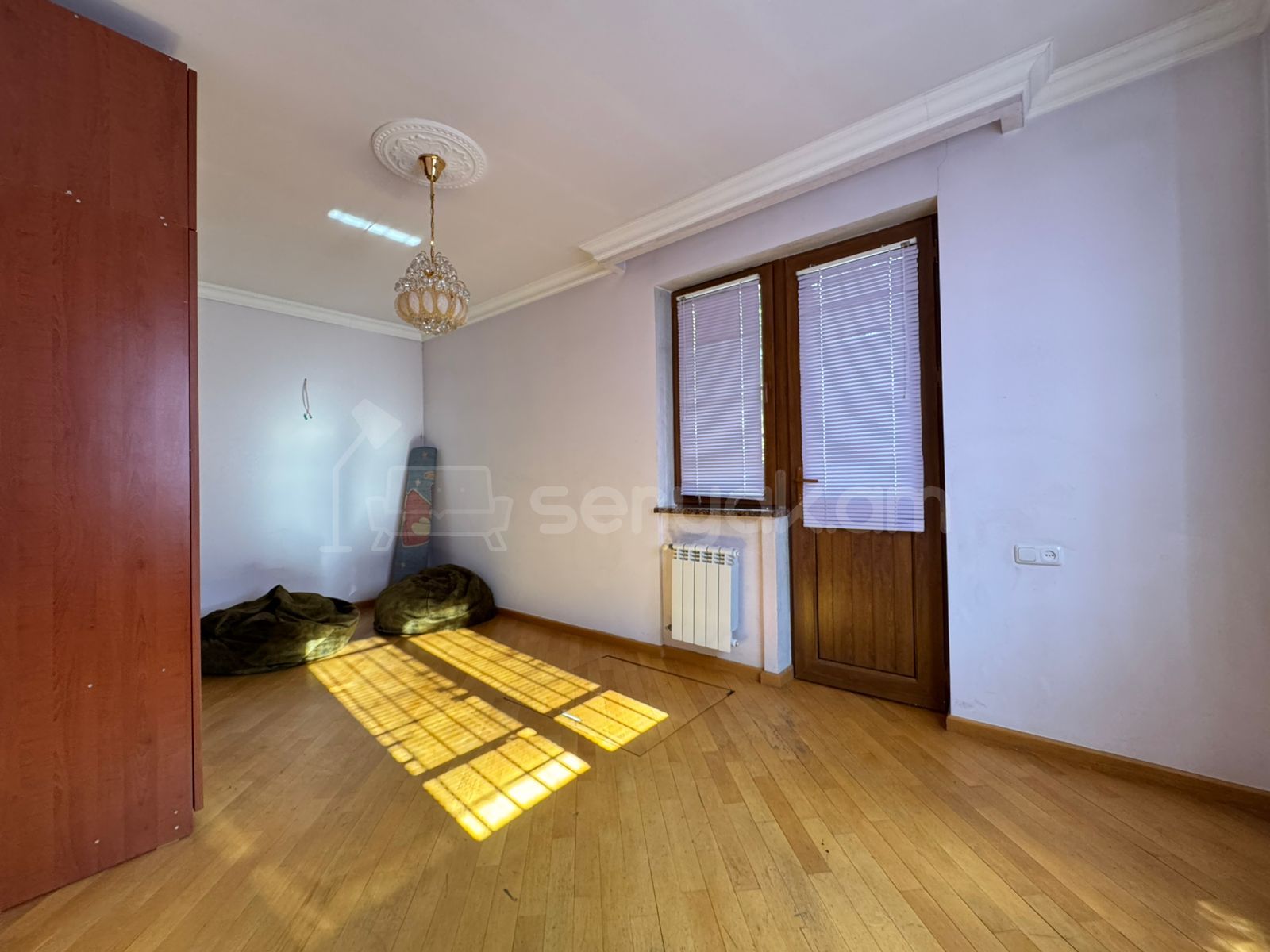 4 Սենյականոց Բնակարան Քարե Շենքում, 160քմ, 2/5 հարկ, Կապիտալ Վերանորոգված, Կահավորված, Արևկող