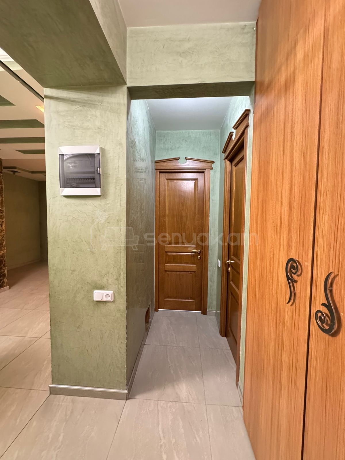 4 Սենյականոց Բնակարան Քարե Շենքում, 160քմ, 2/5 հարկ, Կապիտալ Վերանորոգված, Կահավորված, Արևկող