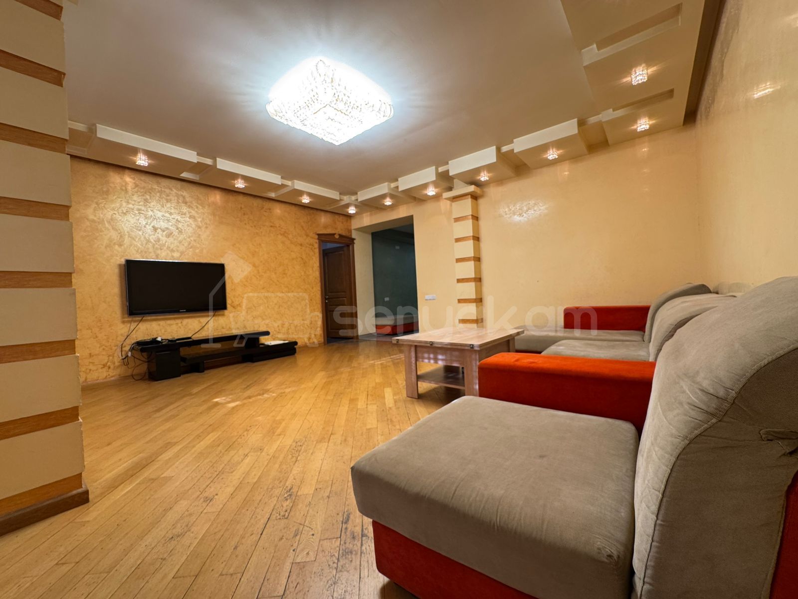 4 Սենյականոց Բնակարան Քարե Շենքում, 160քմ, 2/5 հարկ, Կապիտալ Վերանորոգված, Կահավորված, Արևկող