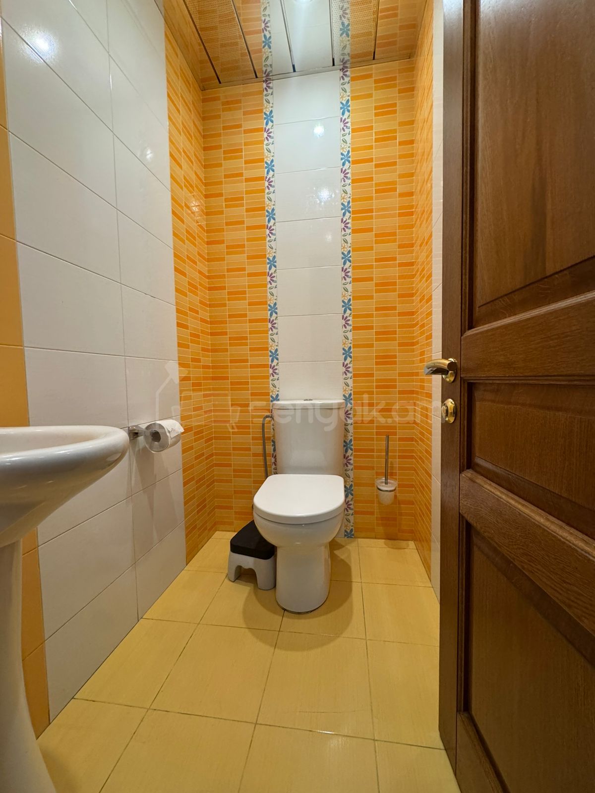 4 Սենյականոց Բնակարան Քարե Շենքում, 160քմ, 2/5 հարկ, Կապիտալ Վերանորոգված, Կահավորված, Արևկող