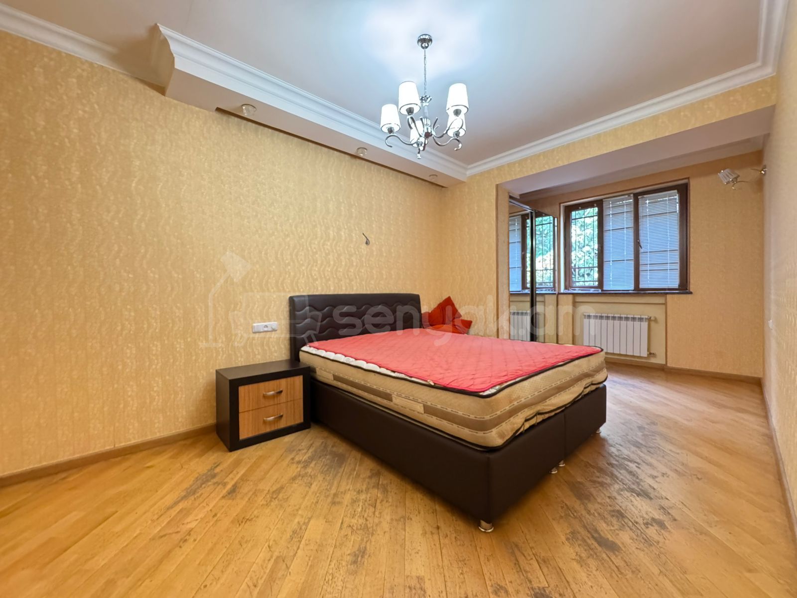 4 Սենյականոց Բնակարան Քարե Շենքում, 160քմ, 2/5 հարկ, Կապիտալ Վերանորոգված, Կահավորված, Արևկող