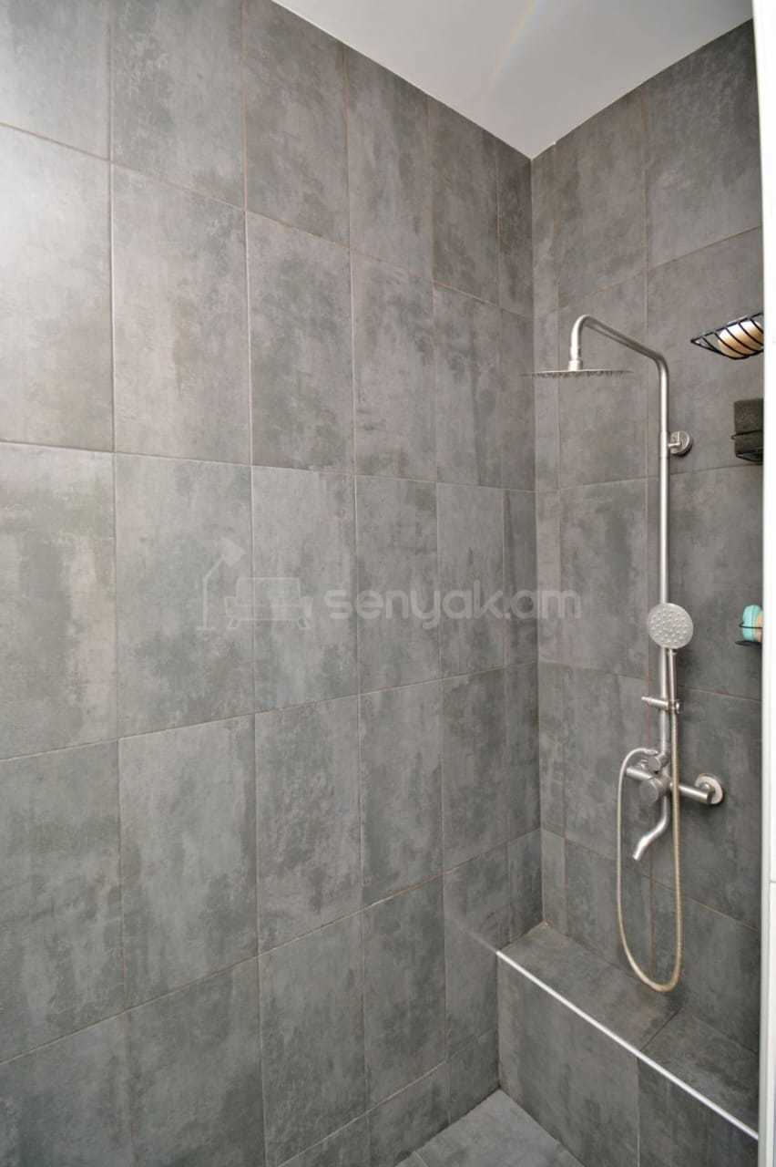 2 Սենյականոց Բնակարան Քարե Շենքում, 52քմ, 2/3 հարկ, Դիզայներական Վերանորոգված