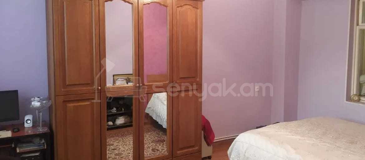 4 Սենյականոց Բնակարան Քարե Շենքում, 102քմ, 5/5 հարկ, Կապիտալ Վերանորոգված
