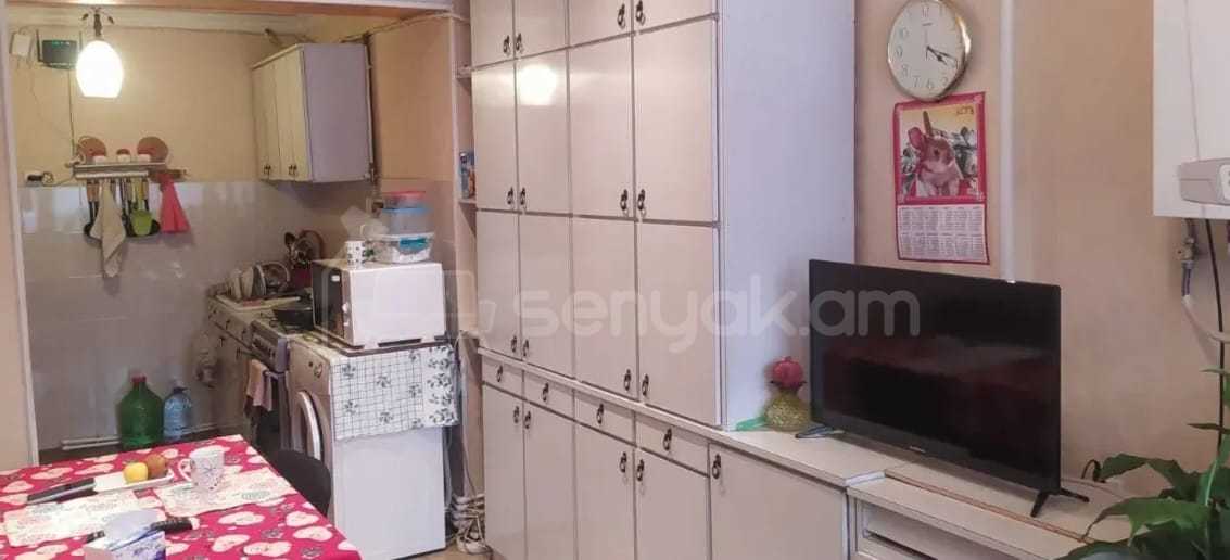 4 Սենյականոց Բնակարան Քարե Շենքում, 102քմ, 5/5 հարկ, Կապիտալ Վերանորոգված