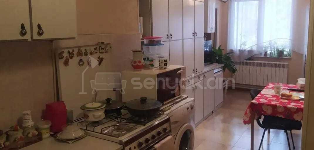 4 Սենյականոց Բնակարան Քարե Շենքում, 102քմ, 5/5 հարկ, Կապիտալ Վերանորոգված