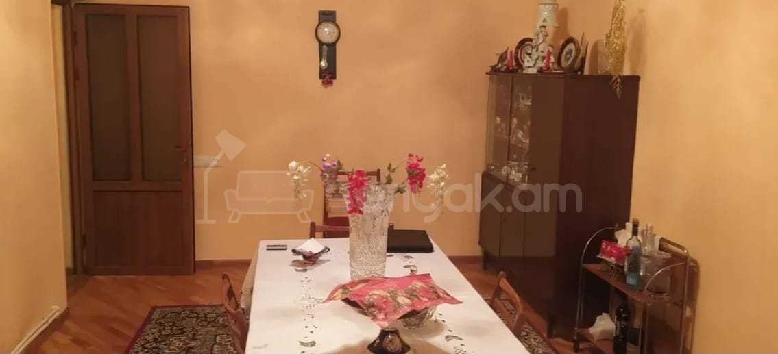 4 Սենյականոց Բնակարան Քարե Շենքում, 102քմ, 5/5 հարկ, Կապիտալ Վերանորոգված