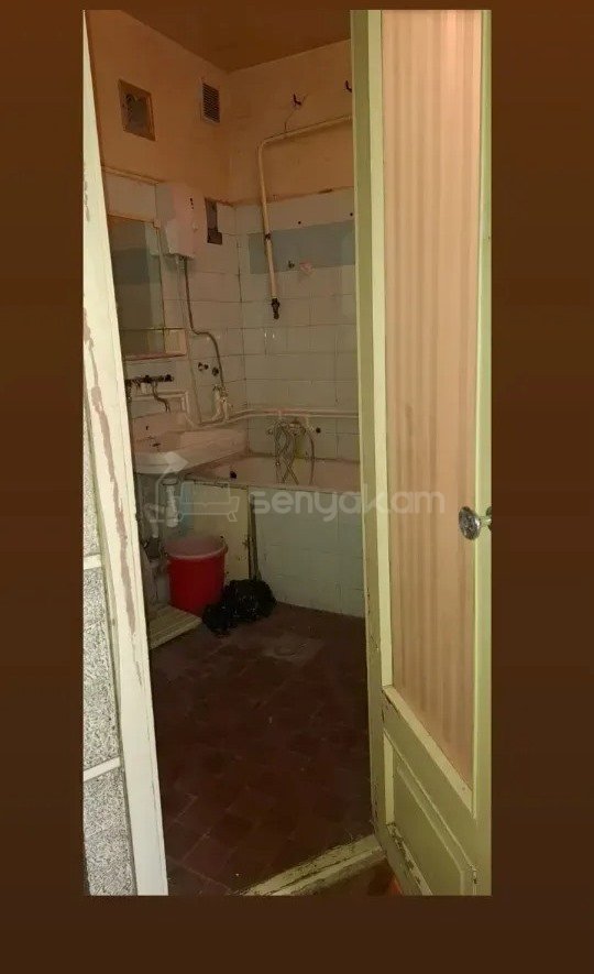 3 Սենյականոց Բնակարան Քարե Շենքում, 75քմ, 1/5 հարկ, Պետական Վիճակում