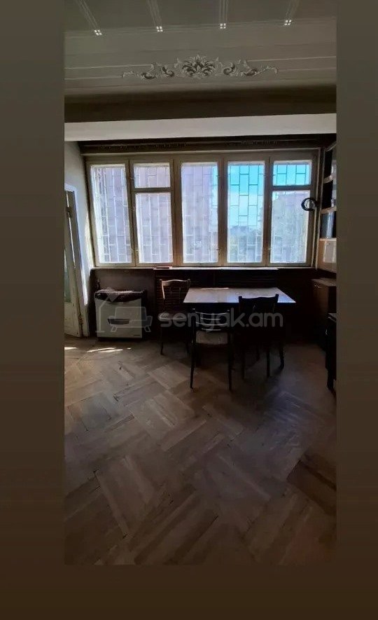 3 Սենյականոց Բնակարան Քարե Շենքում, 75քմ, 1/5 հարկ, Պետական Վիճակում