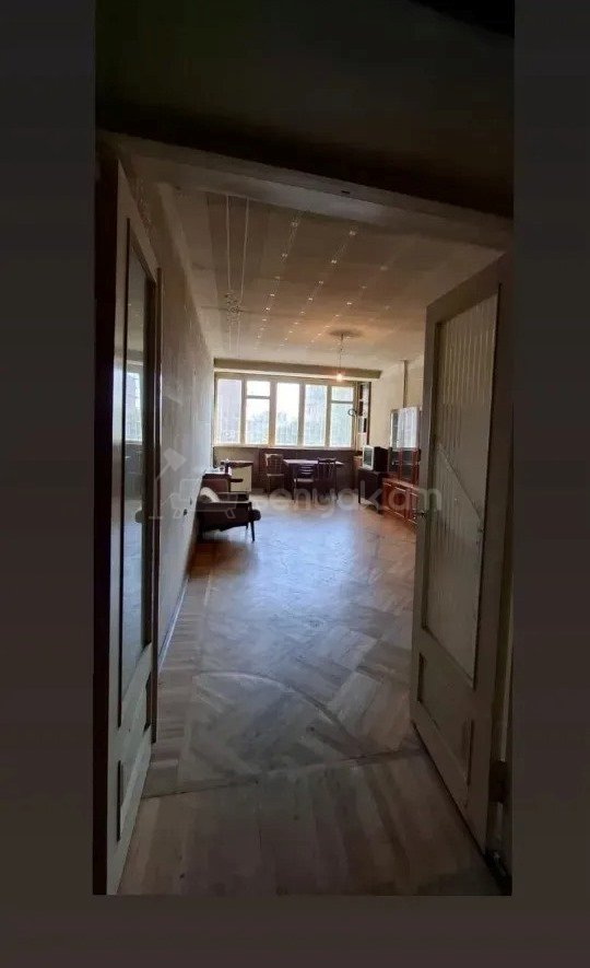 3 Սենյականոց Բնակարան Քարե Շենքում, 75քմ, 1/5 հարկ, Պետական Վիճակում