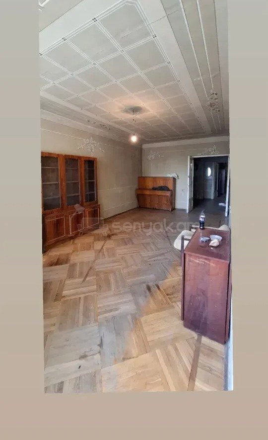 3 Սենյականոց Բնակարան Քարե Շենքում, 75քմ, 1/5 հարկ, Պետական Վիճակում