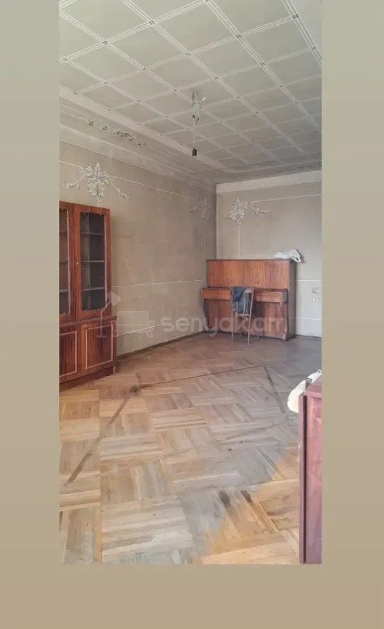 3 Սենյականոց Բնակարան Քարե Շենքում, 75քմ, 1/5 հարկ, Պետական Վիճակում