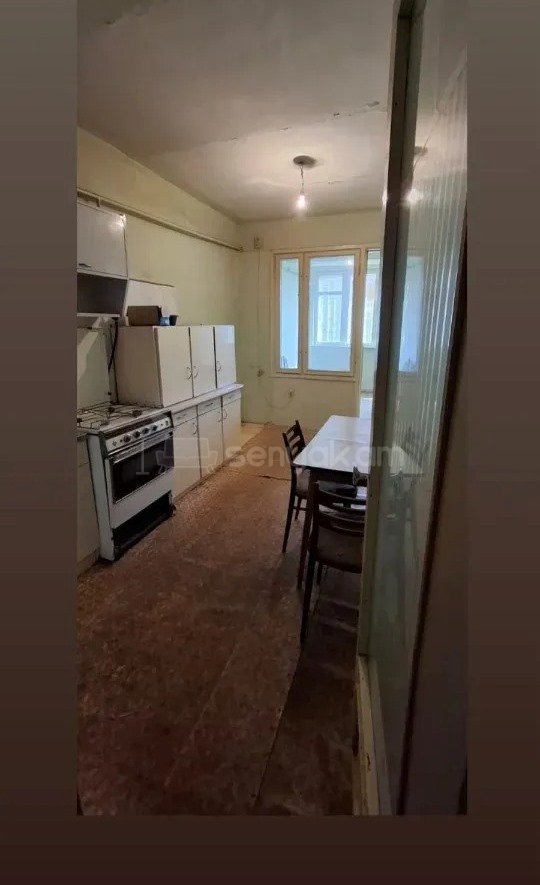 3 Սենյականոց Բնակարան Քարե Շենքում, 75քմ, 1/5 հարկ, Պետական Վիճակում