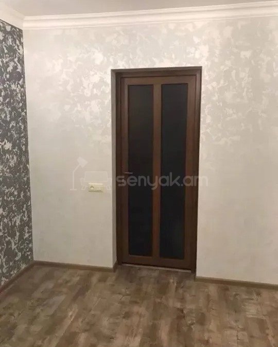 3 Սենյականոց Բնակարան Քարե Շենքում, 55քմ, 3/5 հարկ, Պետական Վիճակում