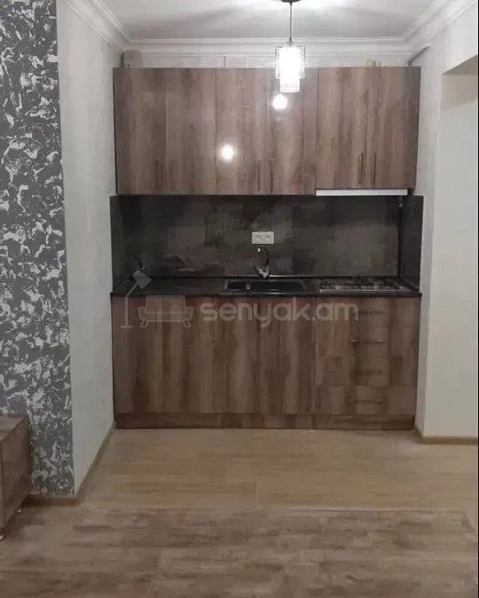 3 Սենյականոց Բնակարան Քարե Շենքում, 55քմ, 3/5 հարկ, Պետական Վիճակում