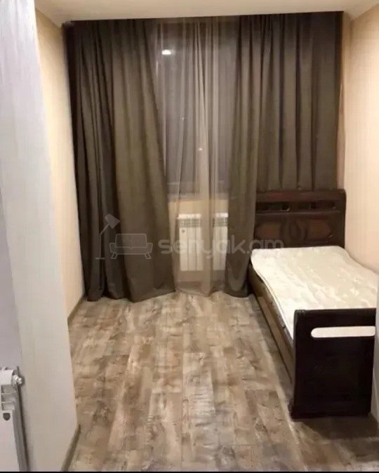 3 Սենյականոց Բնակարան Քարե Շենքում, 55քմ, 3/5 հարկ, Պետական Վիճակում