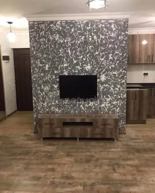 3 Սենյականոց Բնակարան Քարե Շենքում, 55քմ, 3/5 հարկ, Պետական Վիճակում