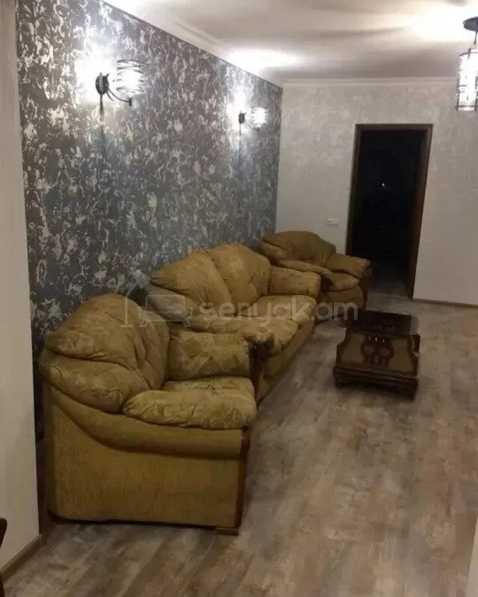 3 Սենյականոց Բնակարան Քարե Շենքում, 55քմ, 3/5 հարկ, Պետական Վիճակում