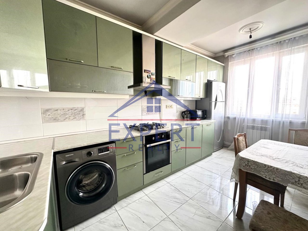 4 Սենյականոց Բնակարան, 100քմ, 8/10 հարկ, Կապիտալ Վերանորոգված