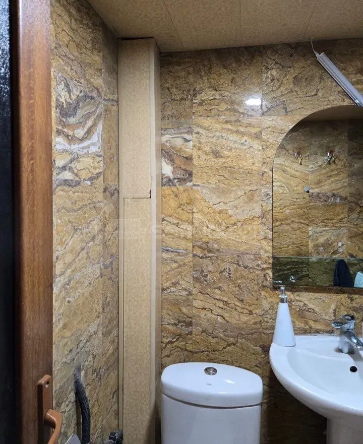 2 Սենյականոց Բնակարան Քարե Շենքում, 53քմ, 5/5 հարկ, Նորմալ Վիճակում