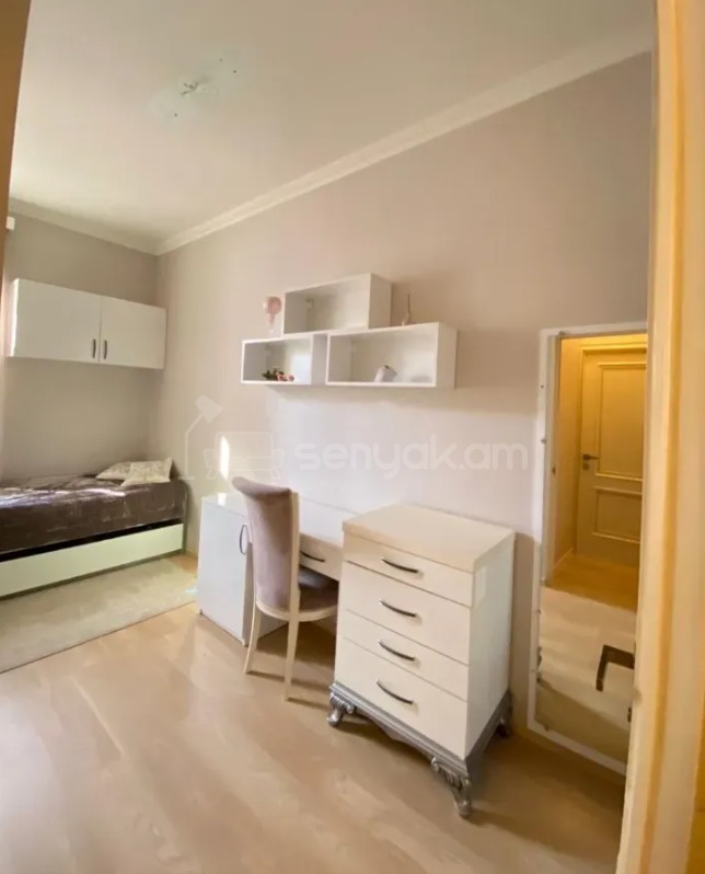 4 Սենյականոց Բնակարան Քարե Շենքում, 95քմ, 5/5 հարկ, Դիզայներական Վերանորոգված, Կահավորված, Արևկող