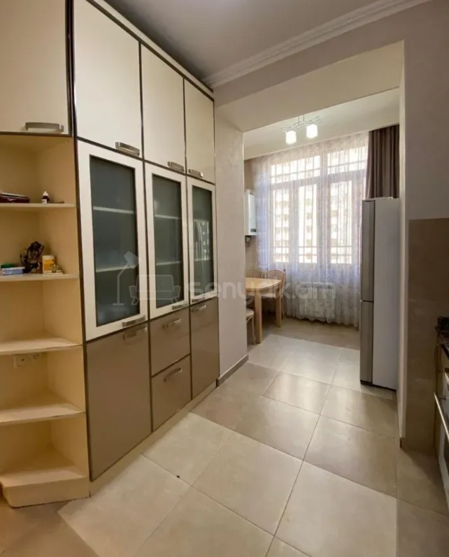 4 Սենյականոց Բնակարան Քարե Շենքում, 95քմ, 5/5 հարկ, Դիզայներական Վերանորոգված, Կահավորված, Արևկող