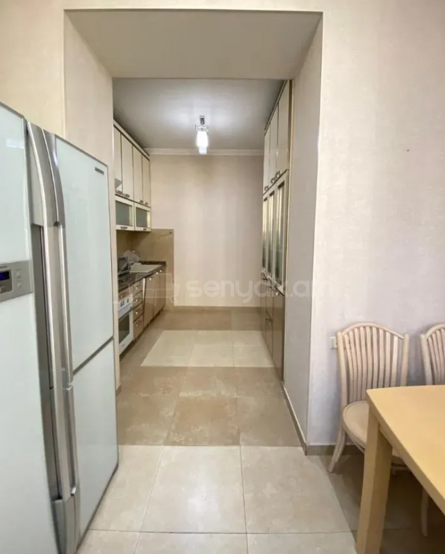 4 Սենյականոց Բնակարան Քարե Շենքում, 95քմ, 5/5 հարկ, Դիզայներական Վերանորոգված, Կահավորված, Արևկող