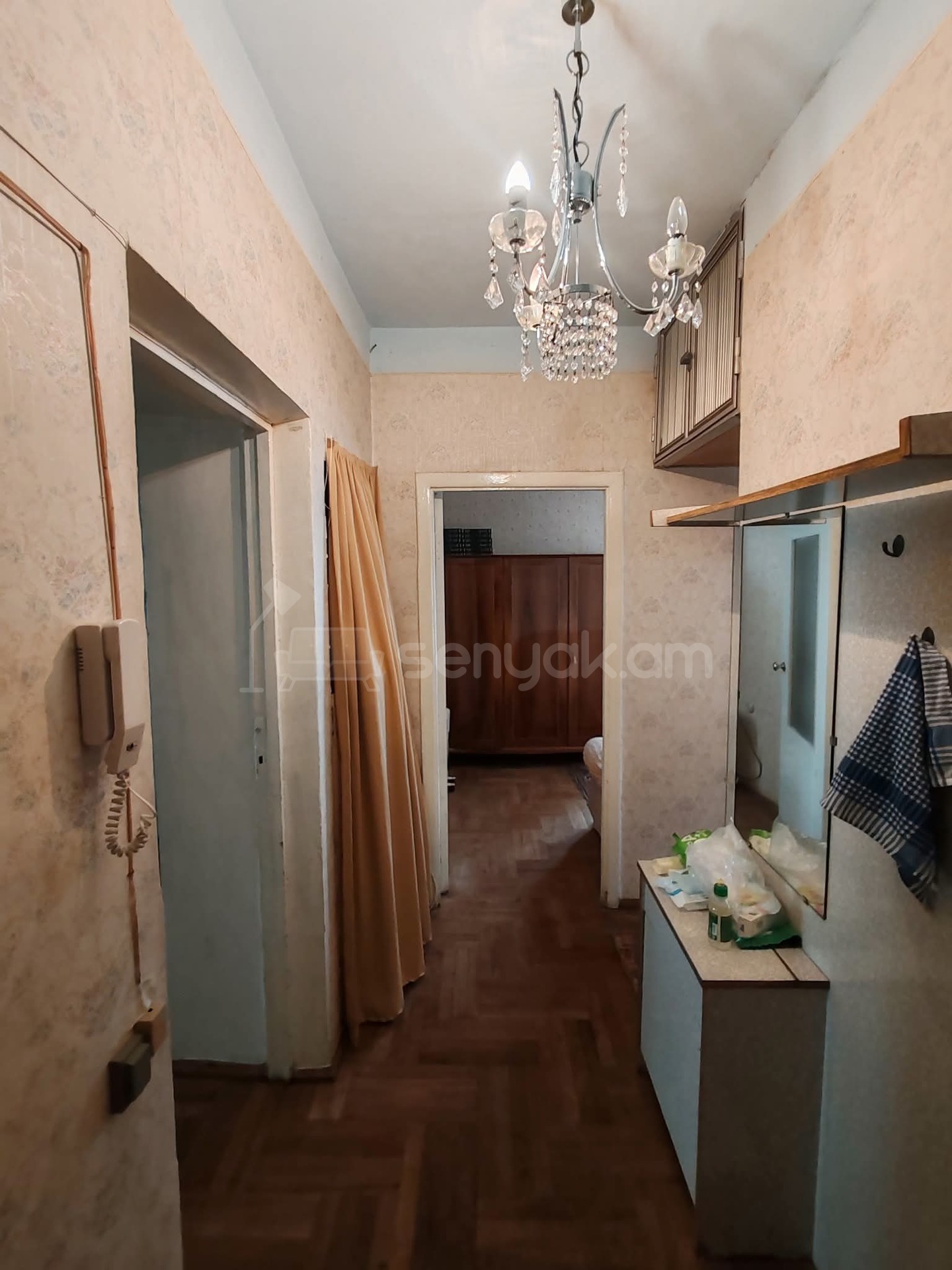 3 Սենյականոց Բնակարան Քարե Շենքում, 80քմ, 4/5 հարկ, Նորմալ Վիճակում, Կահավորված