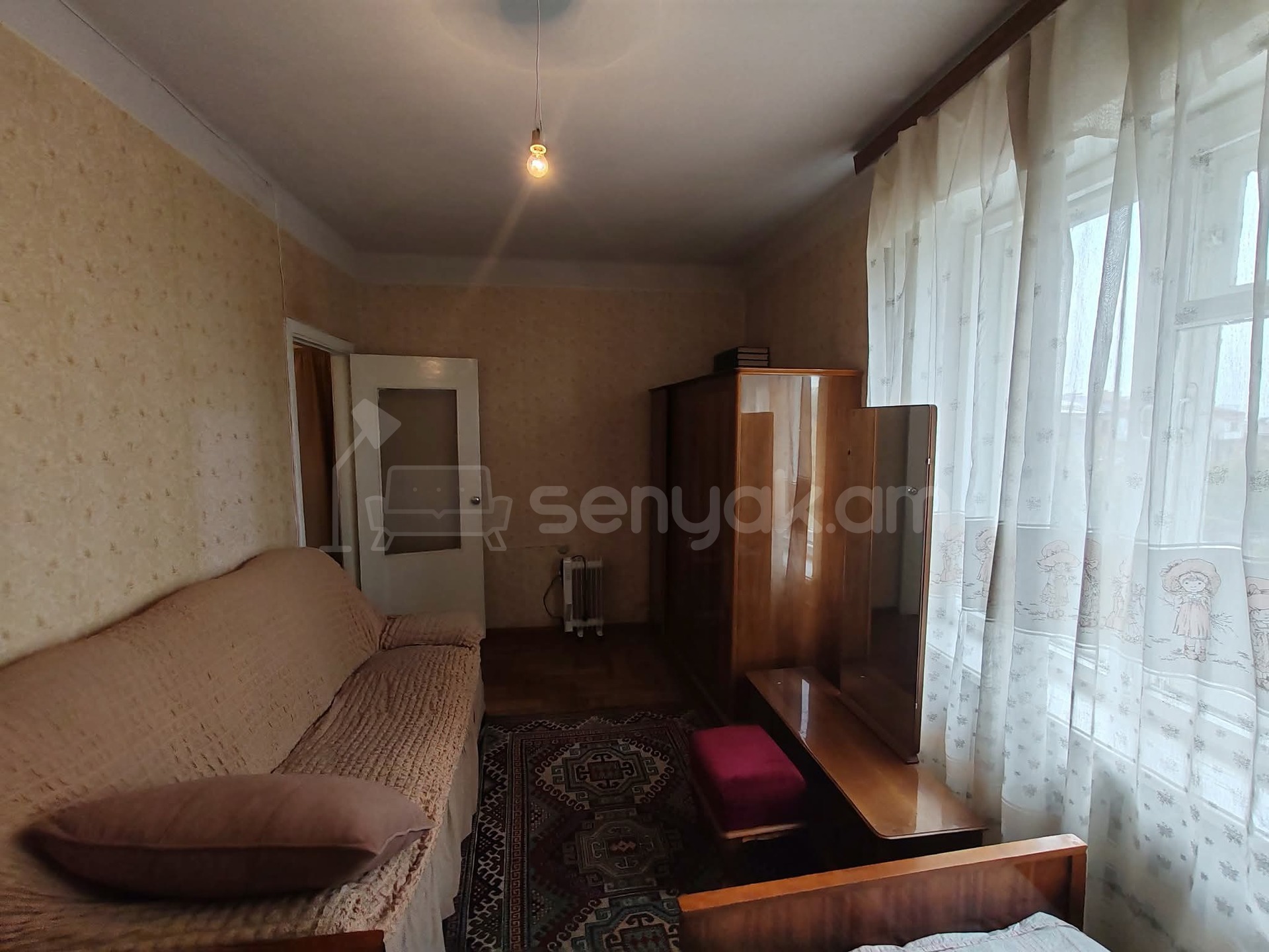 3 Սենյականոց Բնակարան Քարե Շենքում, 80քմ, 4/5 հարկ, Նորմալ Վիճակում, Կահավորված